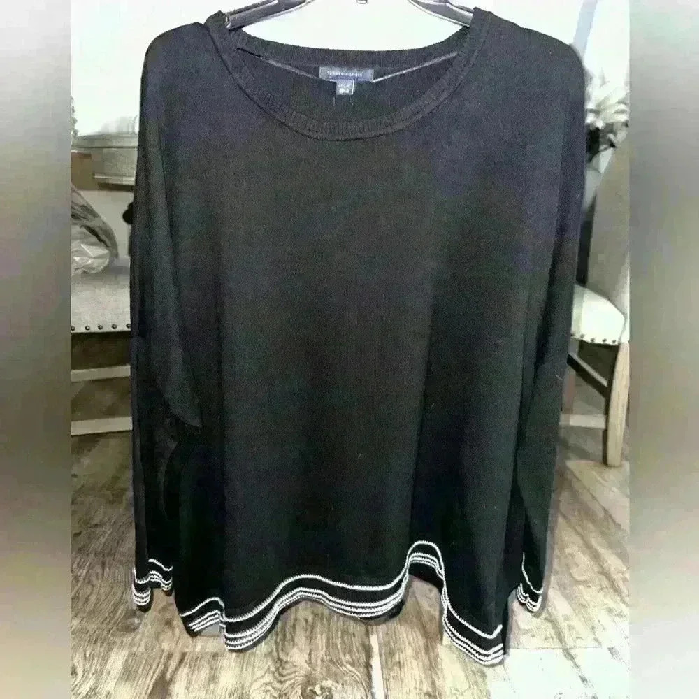Women’s Tommy Hilfiger Striped Trim Poncho Sweater Med/large Black